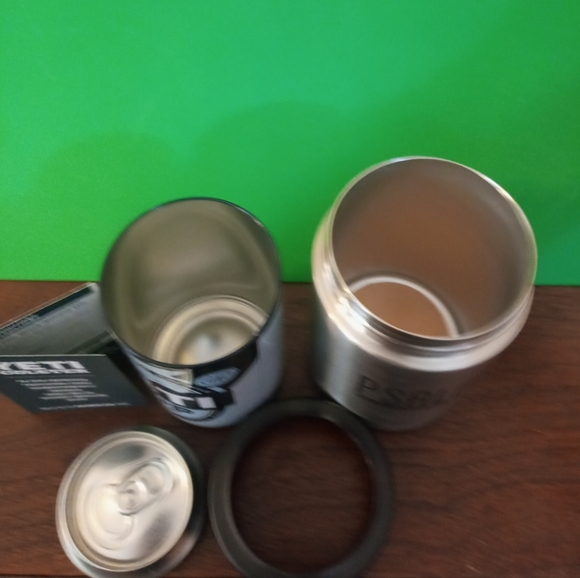 Yeti 12oz can cooler - Picture 4 of 5